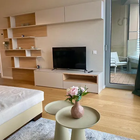Apartment Luxury In Skypark Residence, 26th Floor - Castle View, Parking Free