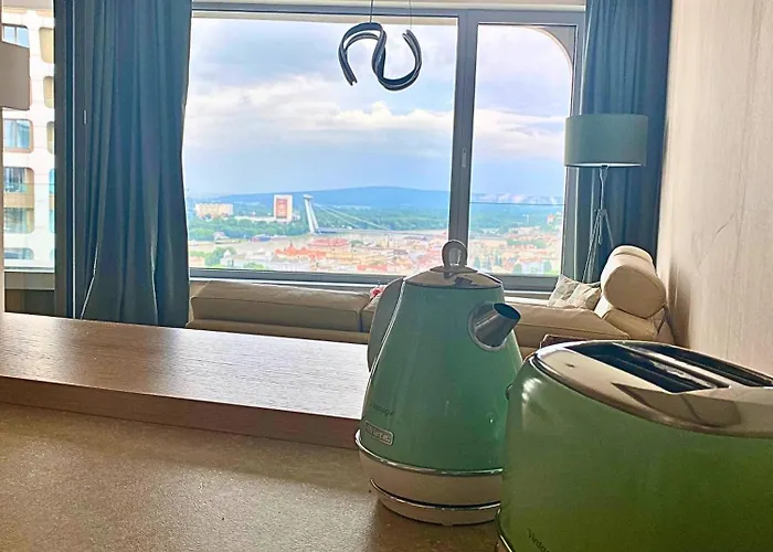 Luxury In Skypark Residence, 26th Floor - Castle View, Parking Free Μπρατισλάβα