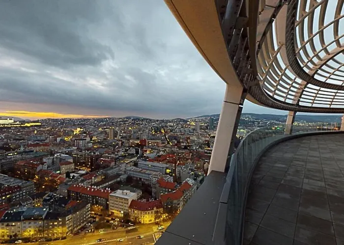 Luxury In Skypark Residence, 26th Floor - Castle View, Parking Free Μπρατισλάβα