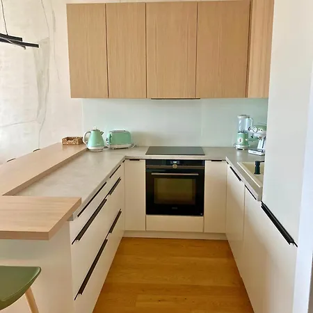 Luxury In Skypark Residence, 26th Floor - Castle View, Parking Free * Братислава