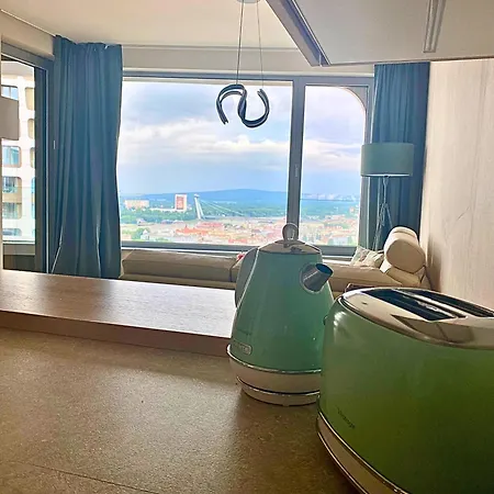 Luxury In Skypark Residence, 26th Floor - Castle View, Parking Free Братислава